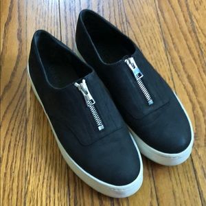 Vince. Sz 6 EU 36 black platform zipper slipons